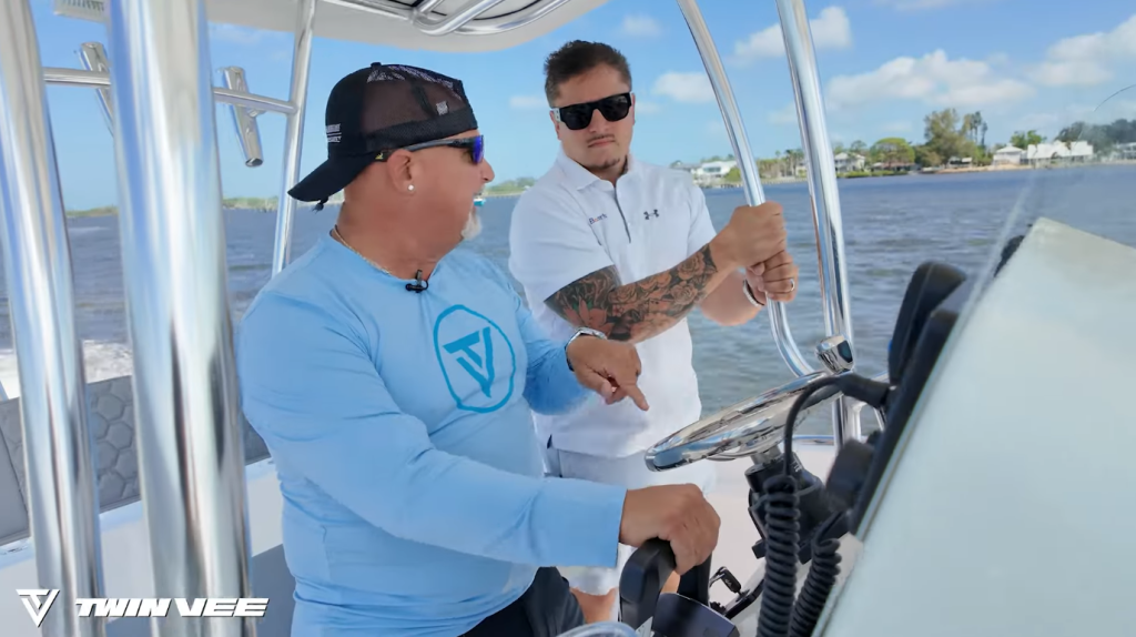 Catamaran steering and trimming tutorial with Twin Vee.