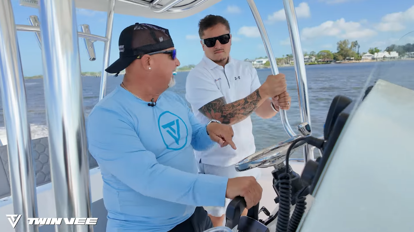 Catamaran steering and trimming tutorial with Twin Vee.